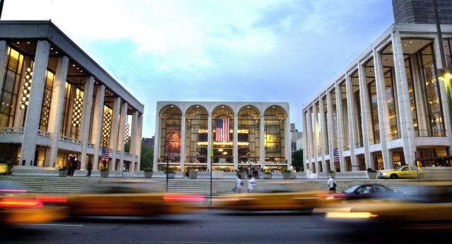 Με «λουκέτο» κινδυνεύει η Οπερα της Νέας Υόρκης αν δεν δεχτούν μειώσεις των μισθών οι εργαζόμενοι