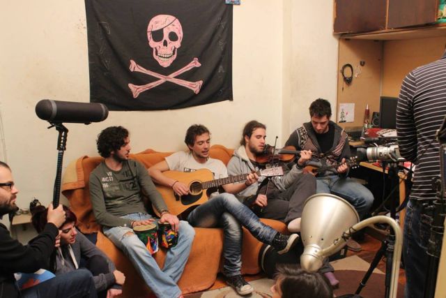 Ο Σίμος, ο Γιούρι, ο Ρεζάι, ζουν δίπλα μας