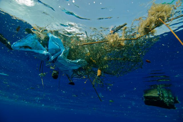 Σκουπίδια σκεπάζουν τους ωκεανούς