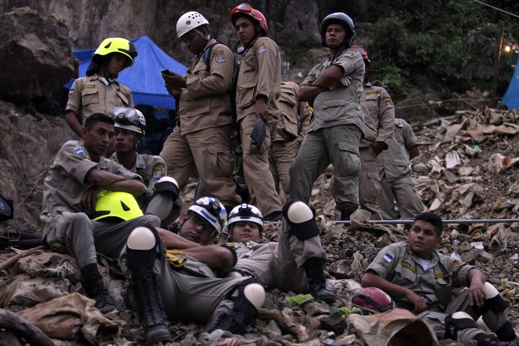 Τα σωστικά συνεργεία βρίσκονται κοντά σε τρεις εργάτες που έχουν εγκλωβιστεί σε χρυσωρυχείο στην Ονδούρα