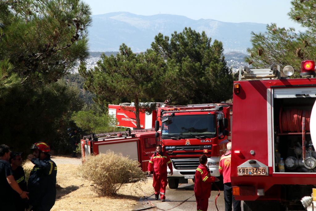 Εβαζε φωτιές για να βλέπει τους πυροσβέστες να… τρέχουν