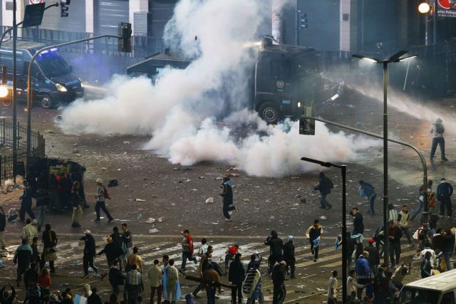 Δακρυγόνα και τραυματίες στο Μπουένος Άιρες μετά την ήττα από τη Γερμανία
