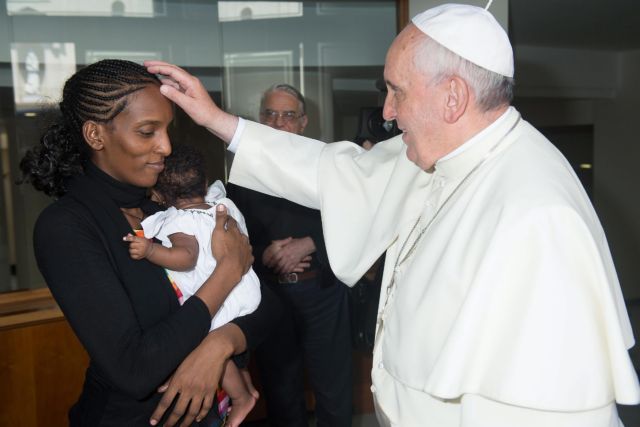 Με τον Πάπα συναντήθηκε στο Βατικανό η 27χρονη Σουδανή που είχε καταδικαστεί σε θάνατο