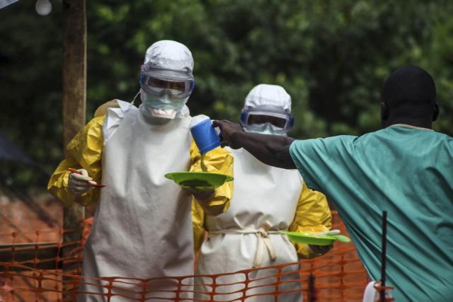 Ανησυχία για τον ιό Έμπολα μετά τον θάνατο επιβάτη τριών διεθνών πτήσεων