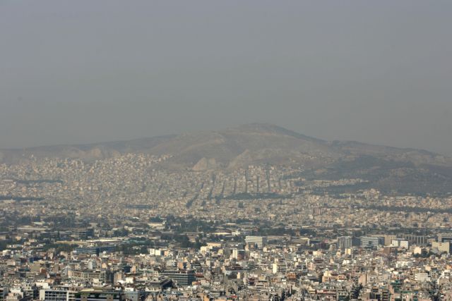 Ξεπέρασαν τα επιτρεπτά όρια οι τιμές όζοντος στην Αθήνα την Πέμπτη