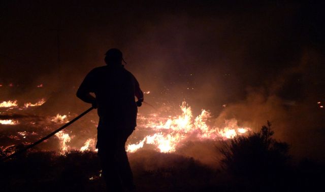 Σε εξέλιξη πυρκαγιά στο Πόρτο Κάγιο της Λακωνίας