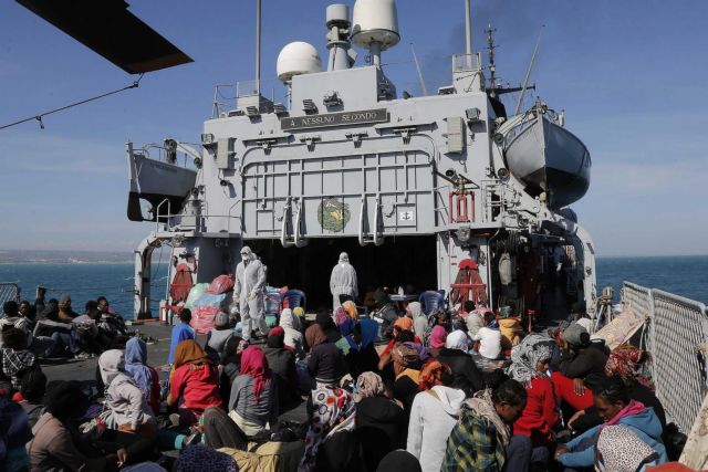 Επιχείρηση στη Μεσόγειο για την αντιμετώπιση της μαζικής προσέλευσης μεταναστών αρχίζει η ΕΕ