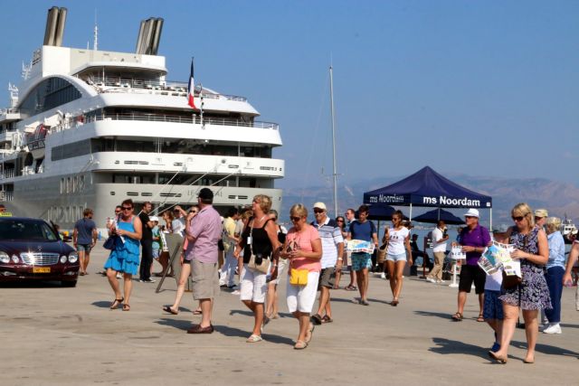 Τουλάχιστον 275.000 τουρίστες λιγότεροι στην Ελλάδα εξαιτίας της κρίσης στην Ουκρανία
