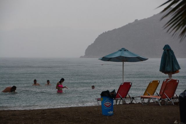 Με βροχές και καταιγίδες μάς «αποχαιρετά» το καλοκαίρι