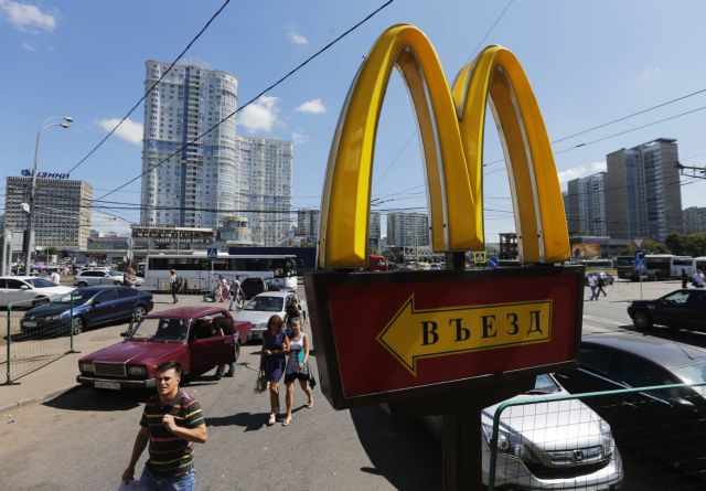 Η Ρωσία αναστέλλει τη λειτουργία τεσσάρων McDonald’s στη Μόσχα