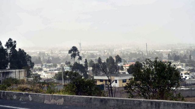 Δύο νεκροί, οκτώ τραυματίες και τρεις εγκλωβισμένοι από σεισμό 5,1 Ρίχτερ στον Ισημερινό