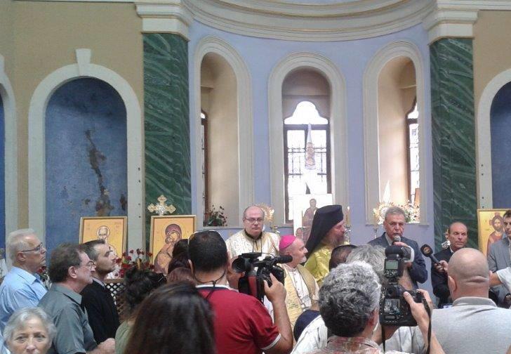 Ιστορικές στιγμές: Ηχησαν και πάλι οι καμπάνες στο Ναό του Αγίου Βουκόλου στη Σμύρνη