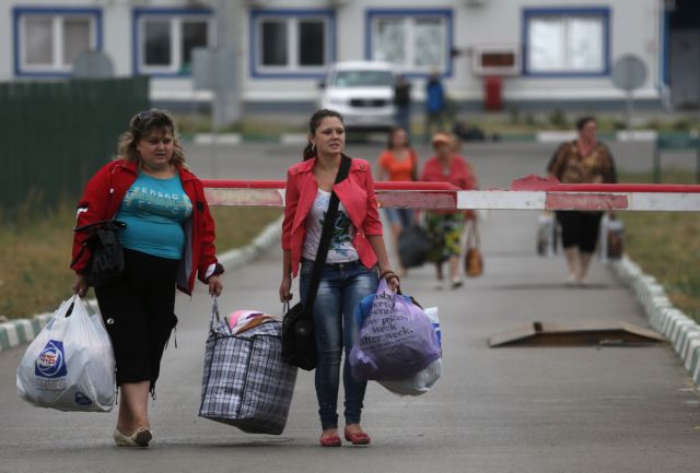 Εκατοντάδες χιλιάδες άνθρωποι έχουν εγκαταλείψει τα σπίτια τους στην ανατολική Ουκρανία
