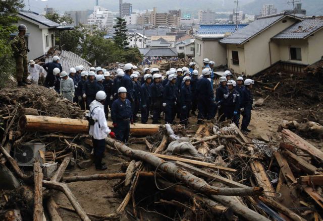 Χιροσίμα: Διακόπηκαν οι έρευνες λόγω βροχοπτώσεων και νέων κατολισθήσεων – φόβοι για 80 νεκρούς