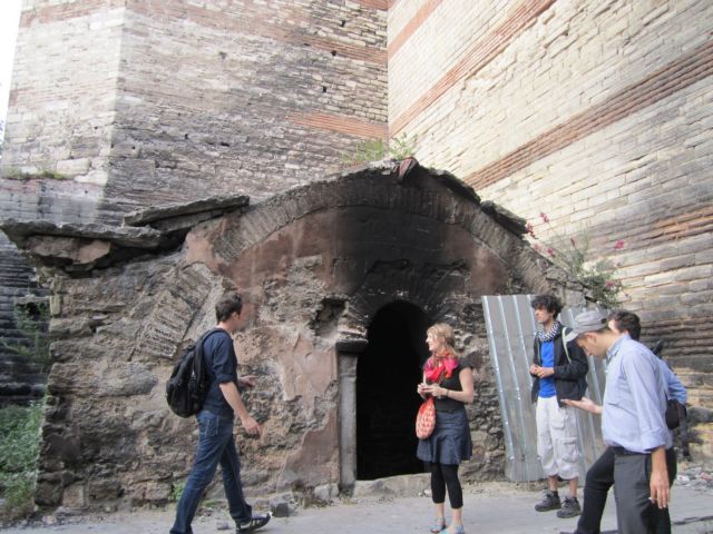 Σκουπιδότοπος μια βυζαντινή κρύπτη στην Κωνσταντινούπολη