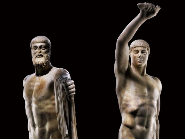 Ξήλωσαν πόρτες στο μουσείο για να μπουν οι δύο Τυραννοκτόνοι