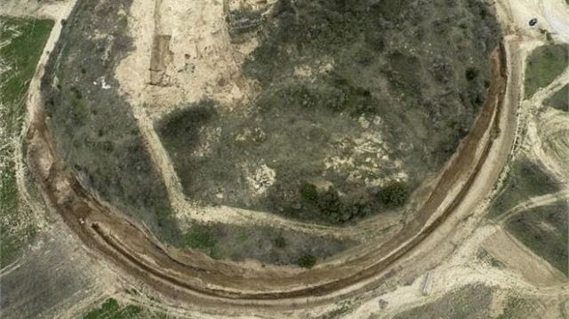 Εντυπωσιακά πλάνα από ελικόπτερο αποκαλύπτουν το μεγαλείο του τάφου της Αμφίπολης