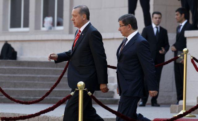 Ερντογάν: «Ο Αχμέτ Νταβούτογλου, ο αδελφός μου, θα με διαδεχθεί στην πρωθυπουργία»