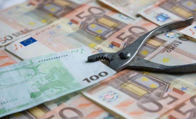 Κατά 2,1 δισ. ευρώ λιγότερες οι δαπάνες της ΕΕ για το 2015