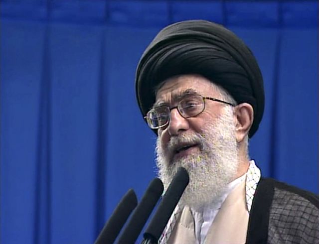 «Η Τεχεράνη απέρριψε αμερικανικό αίτημα για συνεργασία κατά των τζιχαντιστών», λέει ο αγιατολάχ Χαμενεΐ