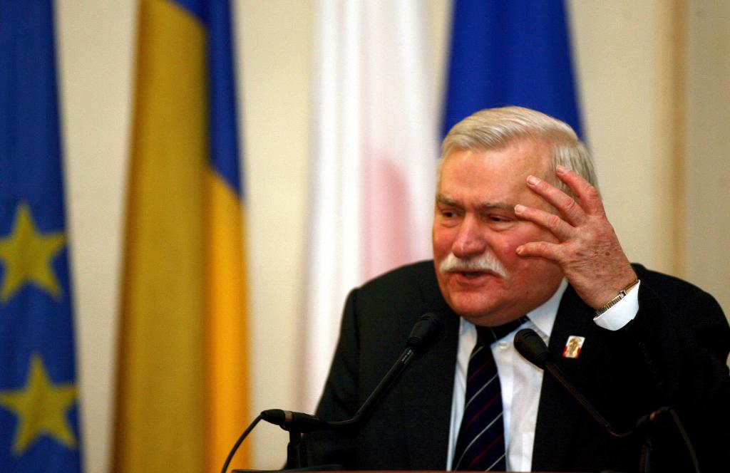 Λεχ Βαλέσα: «Πυρηνικό πόλεμο Ρωσίας – NATO θα μπορούσε να φέρει η κρίση στην Ουκρανία»