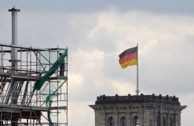 Επιβεβαιώνει το Βερολίνο ότι η γερμανική οικονομία συρρικνώθηκε κατά 0,2% στο δεύτερο τρίμηνο