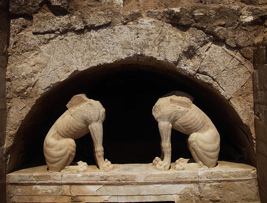 Ενισχύεται η θεωρία πως ο τάφος της Αμφίπολης δεν έχει συληθεί, λέει ο υπ. Πολιτισμού