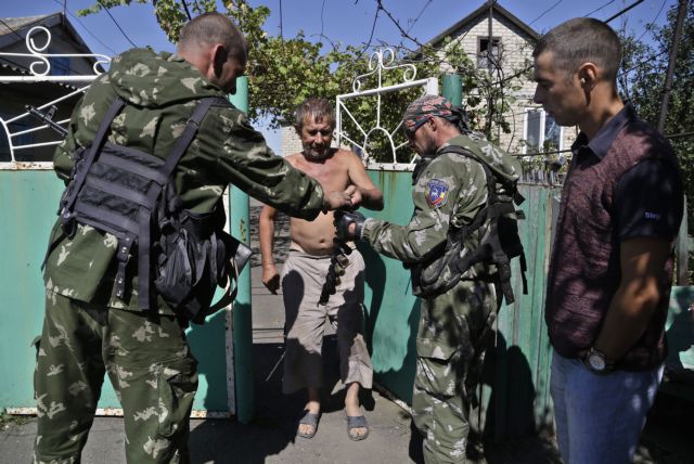 Σε τεντωμένο σχοινί η Ουκρανία: η Μόσχα ζητά «εκεχειρία», το Κίεβο μιλά για «ανοικτή επίθεση»