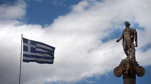 CNBC: «Η Ελλάδα αποφοιτά από το σκληρά μαθήματα της τρόικας»
