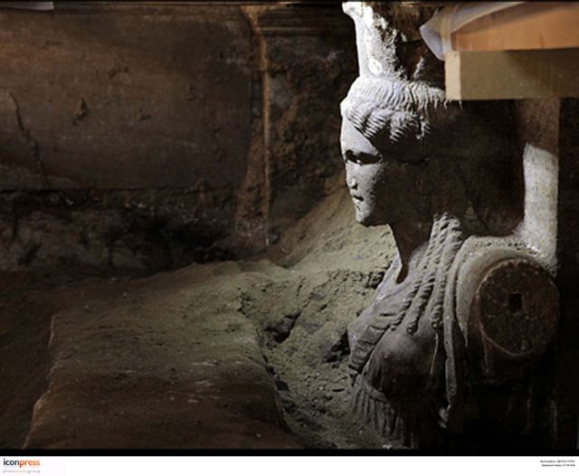Μενδώνη: «Βρέθηκε τέταρτο θύρωμα στον τάφο της Αμφίπολης»