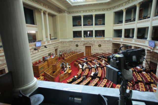 Βουλή: Προσβλητικοί χαρακτηρισμοί Νεράντζη σε Κωνσταντοπούλου στη διάρκεια συζήτησης για τη ΝΕΡΙΤ | tanea.gr