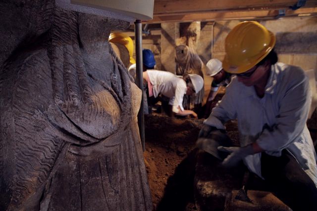 Αποκαλύφθηκε το σώμα των Καρυάτιδων της Αμφίπολης – δεν στήριζαν το επιστύλιο