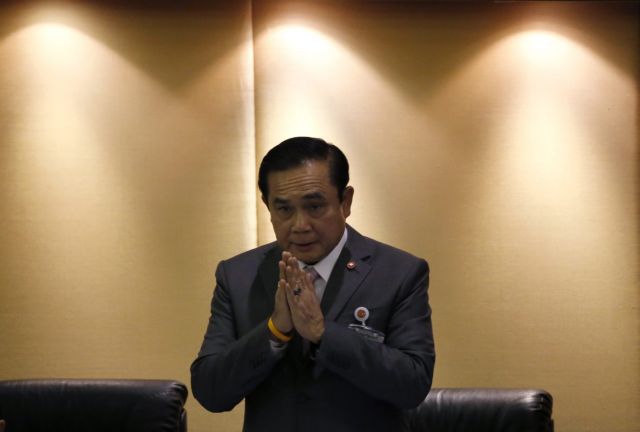 Σάλο προκάλεσαν σχόλια του ταϊλανδού πρωθυπουργού μετά τη δολοφονία βρετανών τουριστών