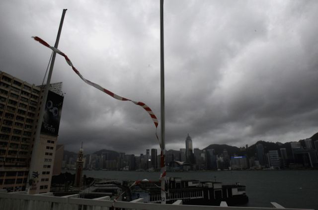 Στο έλεος τυφώνα το Χονγκ Κονγκ