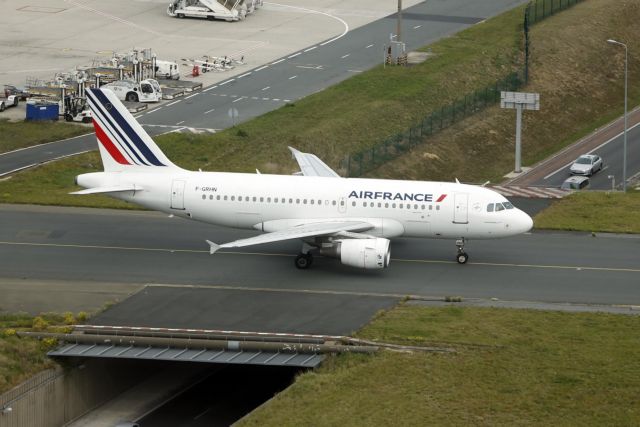 Συνεχίζουν την απεργία τους οι πιλότοι της Air France