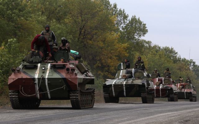 Οι φιλορώσοι αυτονομιστές αποσύρουν το πυροβολικό τους από την ανατολική Ουκρανία
