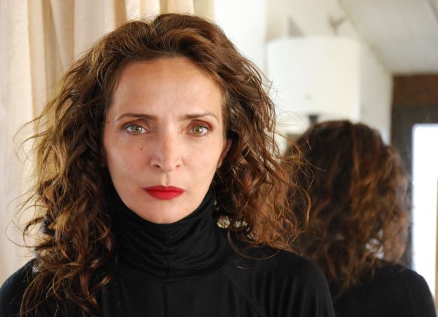 Κωνσταντίνα Τάκαλου: «Κάτι βαθύ σε κρατάει όρθιο στην κρίση»