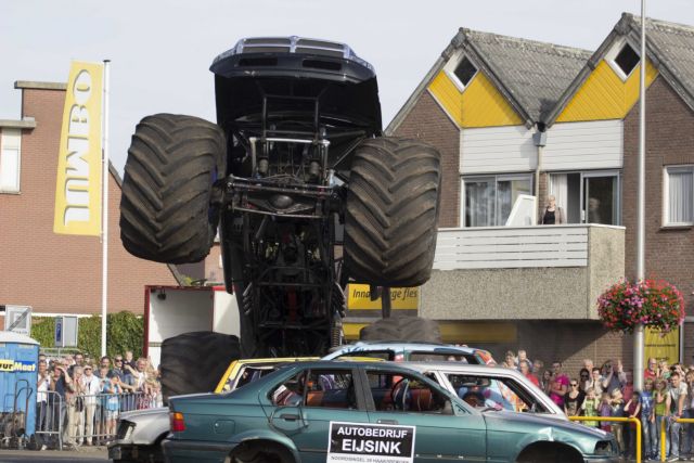 Βίντεο: Τραγωδία στην Ολλανδία με monster truck να πέφτει πάνω σε θεατές
