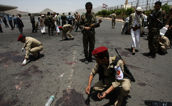Πολύνεκρη βομβιστική επίθεση αυτοκτονίας της Αλ Κάιντα στην Υεμένη