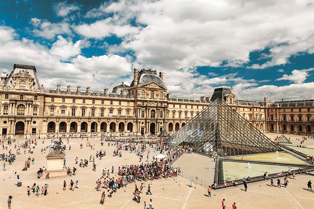 Το ρεκόρ του Λούβρου, η άνοδος της Ακρόπολης