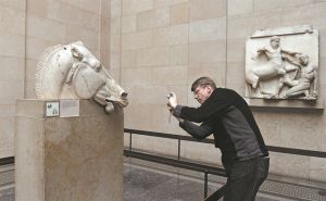 «Eλλειψη σοβαρότητας και σημάδια απόγνωσης»