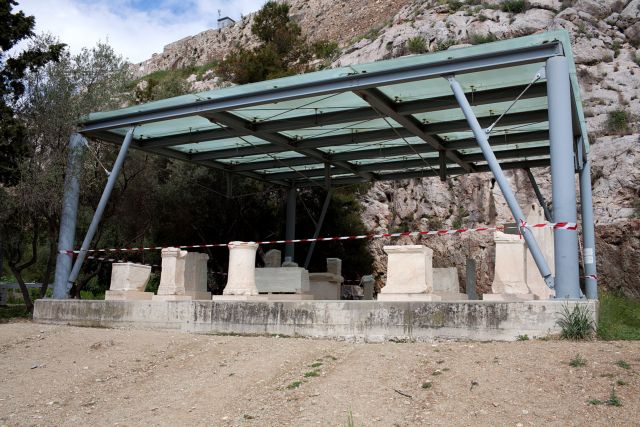 Εγκρίθηκε μελέτη για έργα που θα σταματήσουν την πτώση βράχων στην Ακρόπολη