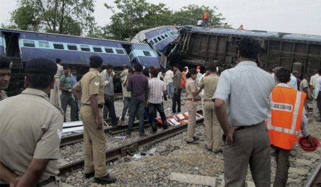Τουλάχιστον 14 νεκροί από σύγκρουση τρένων στη βόρεια Ινδία