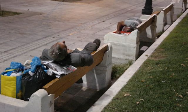 Δεκάδες σύροι πρόσφυγες κοιμούνται στους δρόμους της Θεσσαλονίκης