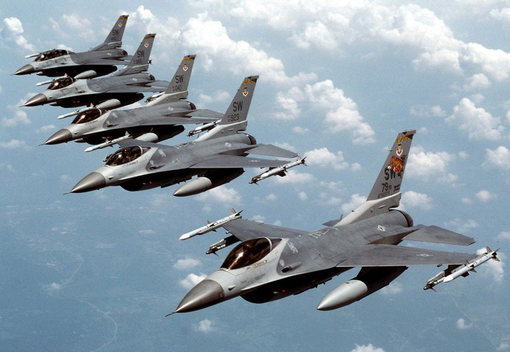 Δώδεκα αεροπορικές επιδρομές πραγματοποίησαν οι ΗΠΑ εναντίον του Ισλαμικού Κράτους