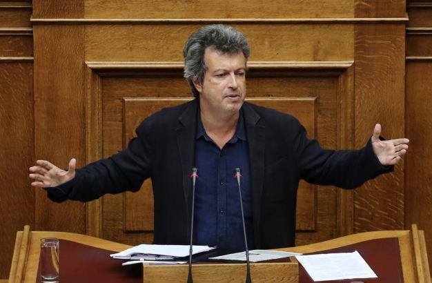 Τατσόπουλος: «Η κυβέρνηση δεν πάει για να τζογάρει – το κάνει για να σφίξουν οι… κώλοι»