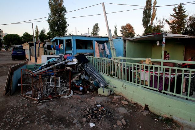 Χαλάνδρι: Κατεδαφίστηκαν 12 κτίσματα στον καταυλισμό των Ρομά