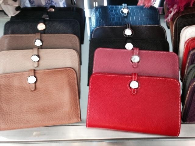 Βρέθηκε κατάστημα με προϊόντα «μαϊμού» στην Πλάκα