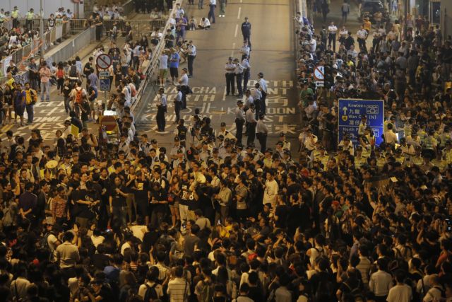 «Σύντομα οι συνομιλίες με τους φοιτητές», λέει ο κυβερνήτης του Χονγκ Κονγκ