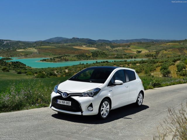 To ανανεωμένο, υβριδικό Toyota Yaris υπόσχεται κατανάλωση 3,3 λίτρα/100χλμ